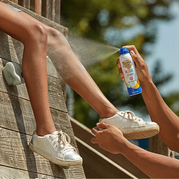 Banana Boat Kids Mineral Sunscreen Lotion Spray 5oz SPF 50 x2 Bottles - Picture 3 of 14